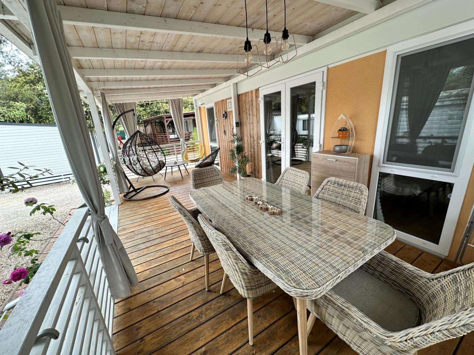 Iris Holiday Homes Биоград-на-Мору Экстерьер фото